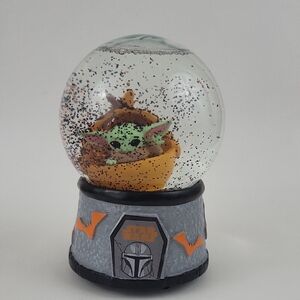 Star Wars Mandalorian Grogu Snow Globe